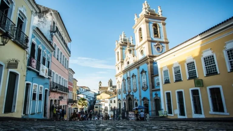 Salvador: História, Cultura e Tradições que Fascinam Visitantes o Ano Todo