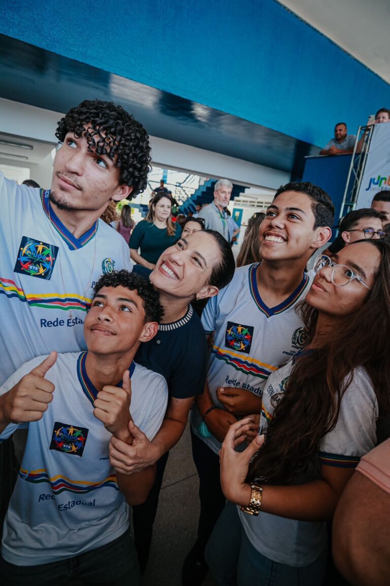 Governo de Pernambuco Inicia Pagamento do Pix Tênis para Estudantes da Rede Estadual