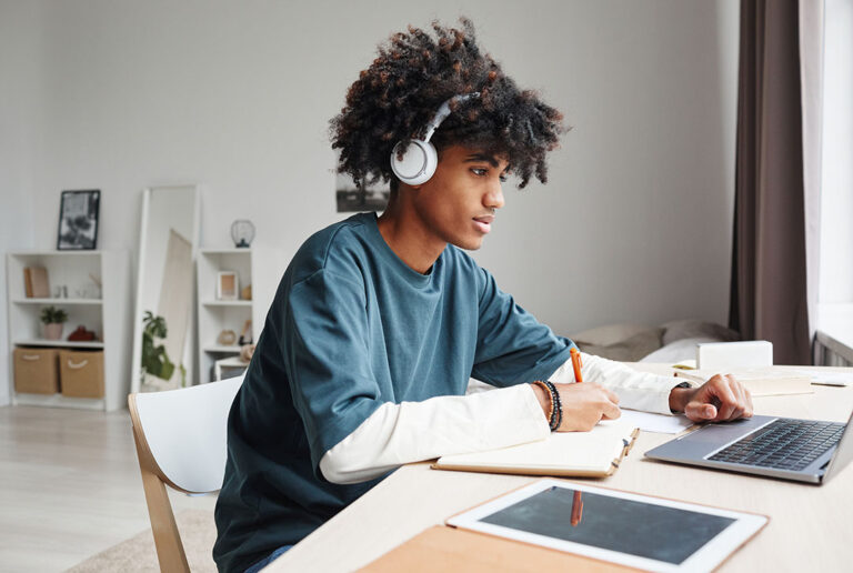SESI-PE Abre 300 Vagas para Cursos Gratuitos Online SESI-PE Abre 300 Vagas para Cursos Gratuitos Online