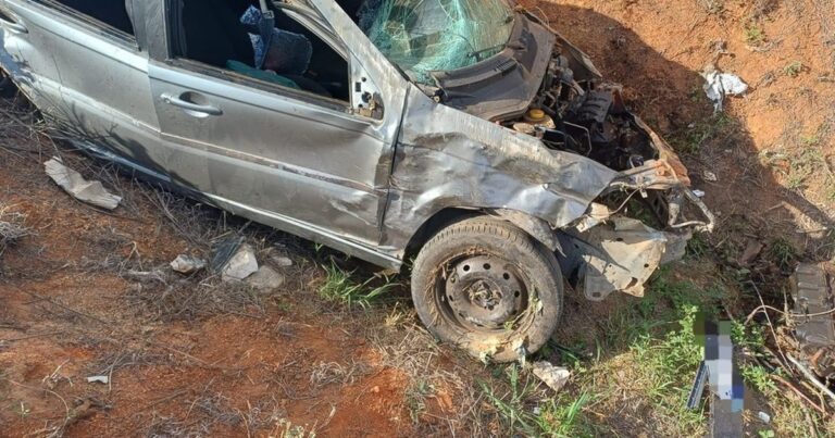Casal Fica Ferido Após Carro Capotar na BR-104 em Caruaru (PE)