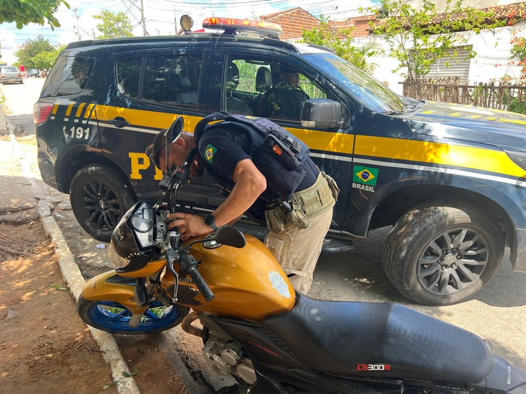 Motocicleta Furtada na Bahia é Recuperada pela PRF em Caruaru Motocicleta Furtada na Bahia é Recuperada pela PRF em Caruaru