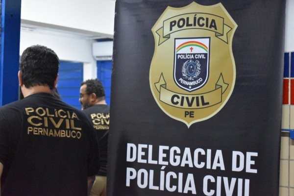 Mulher é Encontrada Morta com Marcas de Tiros em Caruaru: Investigação em Andamento Mulher é Encontrada Morta com Marcas de Tiros em Caruaru: Investigação em Andamento