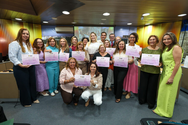 Projeto Política Cor-de-Rosa Homenageia Mulheres Protagonistas na Alece Projeto Política Cor-de-Rosa Homenageia Mulheres Protagonistas na Alece