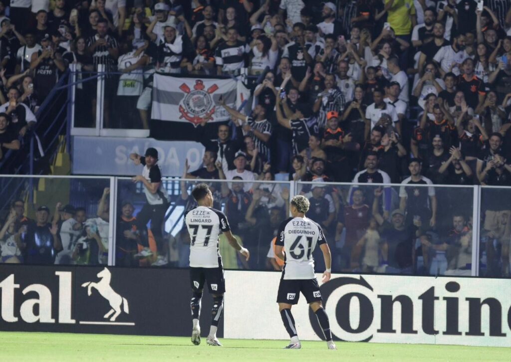 Corinthians Reforça Assistência a Torcedores em Jogos Fora de Casa Após Problemas em Florianópolis Corinthians Reforça Assistência a Torcedores em Jogos Fora de Casa Após Problemas em Florianópolis