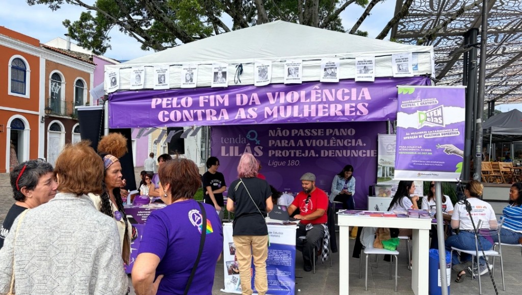 Tenda Lilás Em Florianópolis: Um Apoio Vital Para Mulheres em Situação de Vulnerabilidade Tenda Lilás Em Florianópolis: Um Apoio Vital Para Mulheres em Situação de Vulnerabilidade