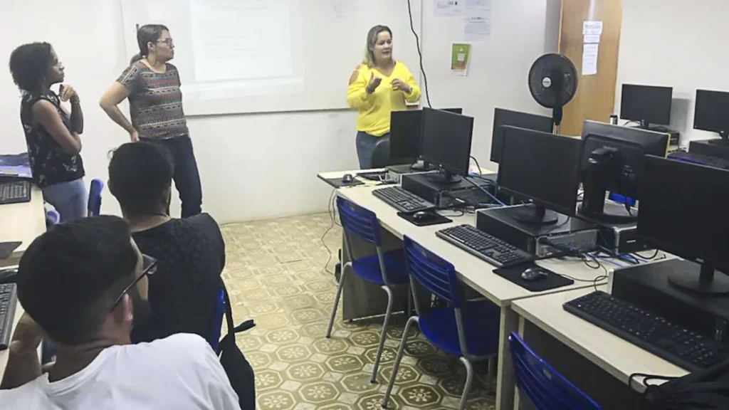 Olinda oferece 465 vagas gratuitas em cursos de idiomas, tecnologia e comunicação
