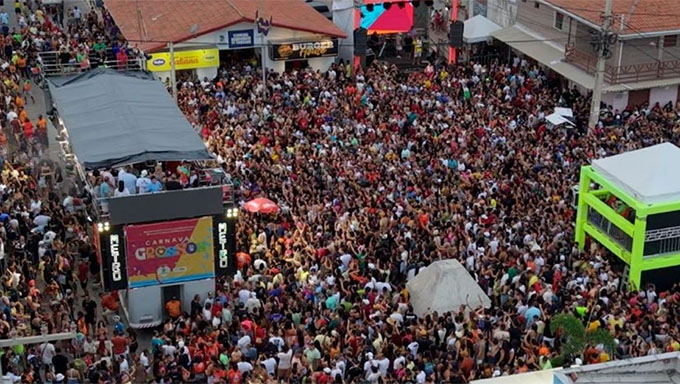 Carnaval em Grossos-RN: Banda Grafith Faz História com Multidão Épica Carnaval em Grossos-RN: Banda Grafith Faz História com Multidão Épica