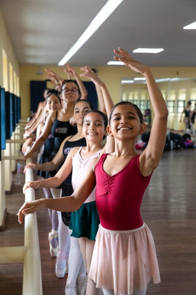 Bailarina potiguar de 12 anos conquista bolsa de estudo na Alemanha Bailarina potiguar de 12 anos conquista bolsa de estudo na Alemanha
