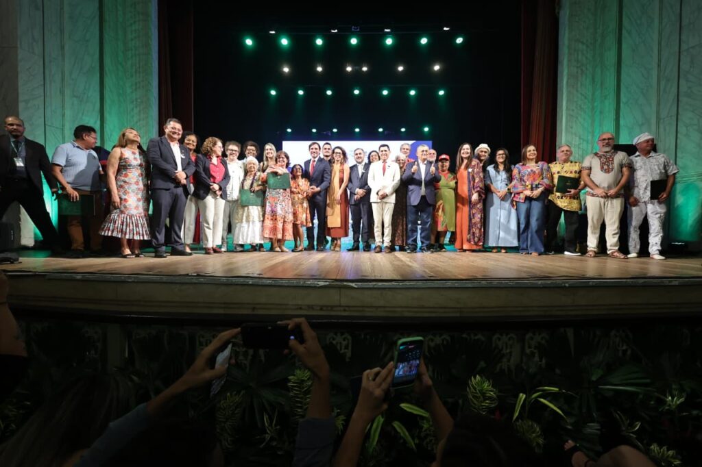 Homenagem a Artistas: Celebrando 60 Anos da Secult CE na Alece