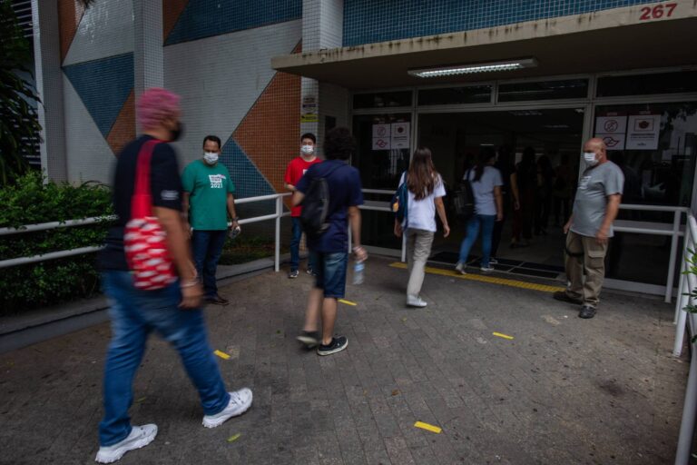 Professores Analisam Questões da 1ª Fase da Unicamp ao Vivo: Assista Agora! Imagem do artigo