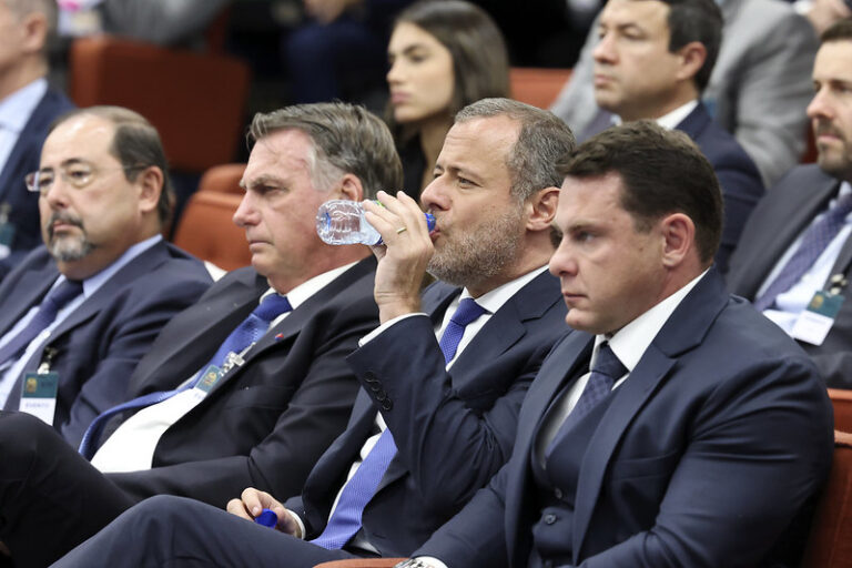 Condenação de Bolsonaro: Um Marco nas Tensões Políticas de 2025