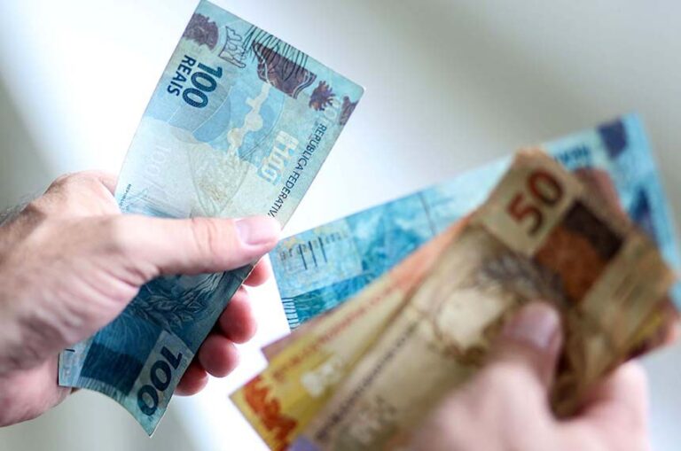 Governo Libera FGTS Bloqueado para Trabalhadores do Saque-Aniversário e Movimenta a Economia