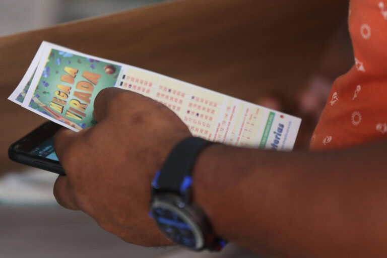 Mega da Virada 2024: Sorteio com Prêmio Recorde de R$ 1 Bilhão Acontece Hoje