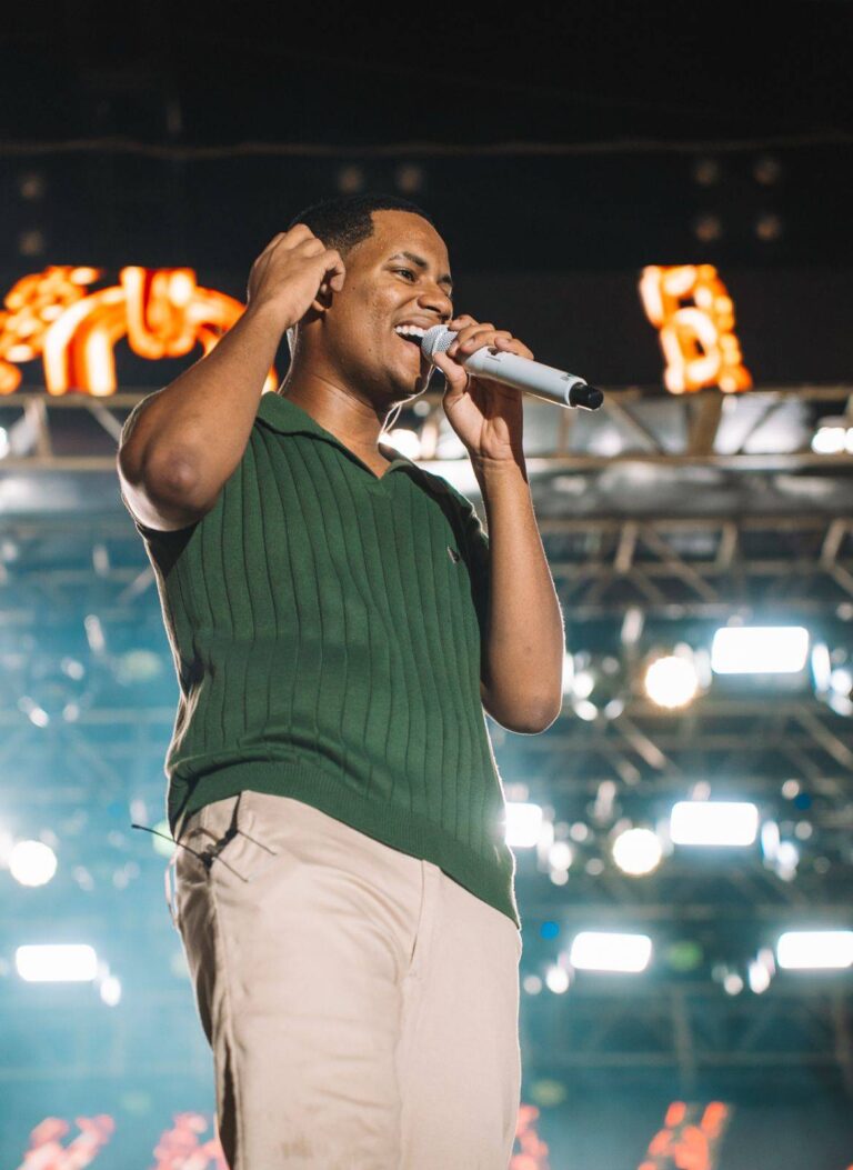 Netto Brito: Sucesso Estrondoso com o Segundo Lugar entre os Artistas Mais Ouvidos da Bahia Netto Brito: Sucesso Estrondoso com o Segundo Lugar entre os Artistas Mais Ouvidos da Bahia