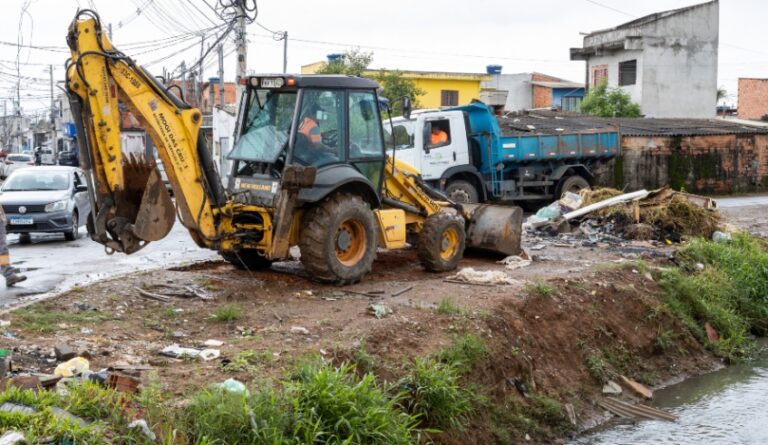 Atuação da Secretaria de Serviços Urbanos em Resposta às Chuvas em Mogi das Cruzes