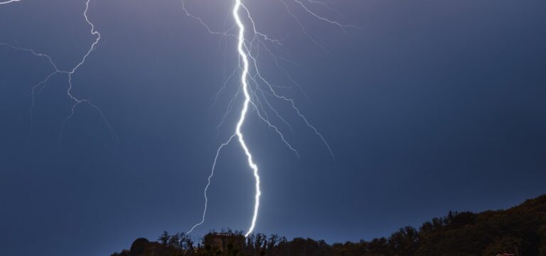 Bahia Registra Mais de 150 Mil Raios em Três Dias | Alerta Meteorológico