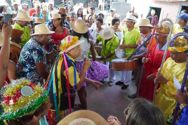 Folia de Reis em Feira de Santana: Celebração Cultural Imperdível Neste Sábado Folia de Reis em Feira de Santana: Celebração Cultural Imperdível Neste Sábado