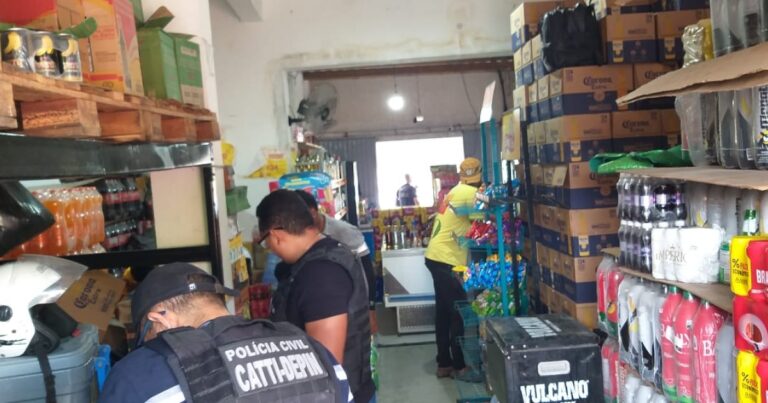 Suspeito Detido por Distribuição de Bebidas Contaminadas com Metanol em Feira de Santana Suspeito Detido por Distribuição de Bebidas Contaminadas com Metanol em Feira de Santana