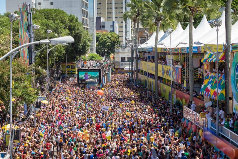 Carnaval de Salvador: Programação Imperdível e Ordem dos Trios para Terça-feira (17)