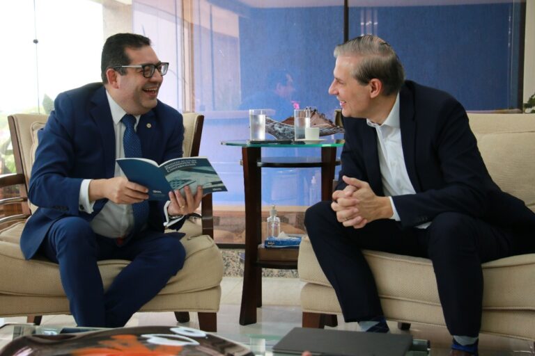 Reunião entre CFC e Ex-Ministro da Educação visa Formação de Lideranças Estratégicas Reunião entre CFC e Ex-Ministro da Educação visa Formação de Lideranças Estratégicas