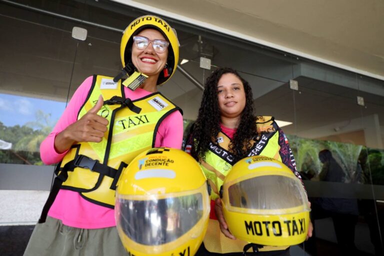 Governo da Bahia Fornece Kits de Segurança para Motofretistas e Mototaxistas em Feira de Santana Governo da Bahia Fornece Kits de Segurança para Motofretistas e Mototaxistas em Feira de Santana