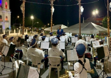 Retreta resgata tradição musical e encanta público na Praça da Matriz Retreta resgata tradição musical e encanta público na Praça da Matriz