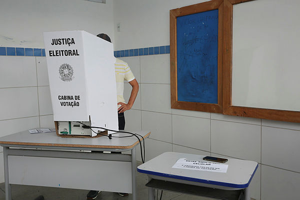 Análise das Disputas Eleitorais na Bahia: O Cenário Territorial Análise das Disputas Eleitorais na Bahia: O Cenário Territorial