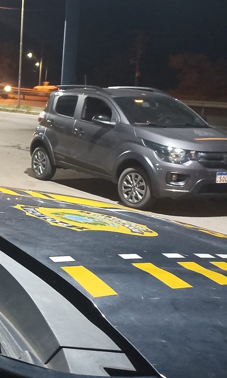 PRF Recupera Veículo Roubado em Feira de Santana durante Fiscalização PRF Recupera Veículo Roubado em Feira de Santana durante Fiscalização