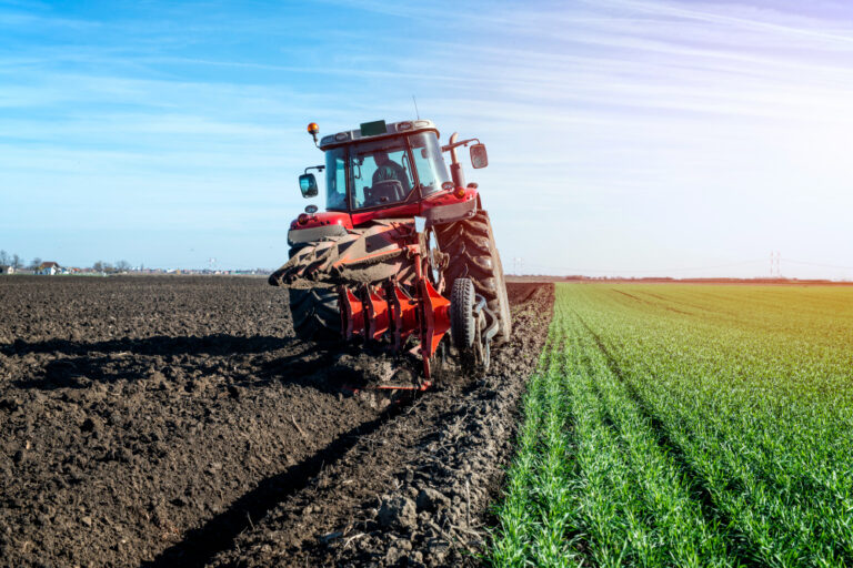 Emprego no Agronegócio Cresce 2,2% em 2025, Mas Tensões Globais Geram Preocupação para 2026