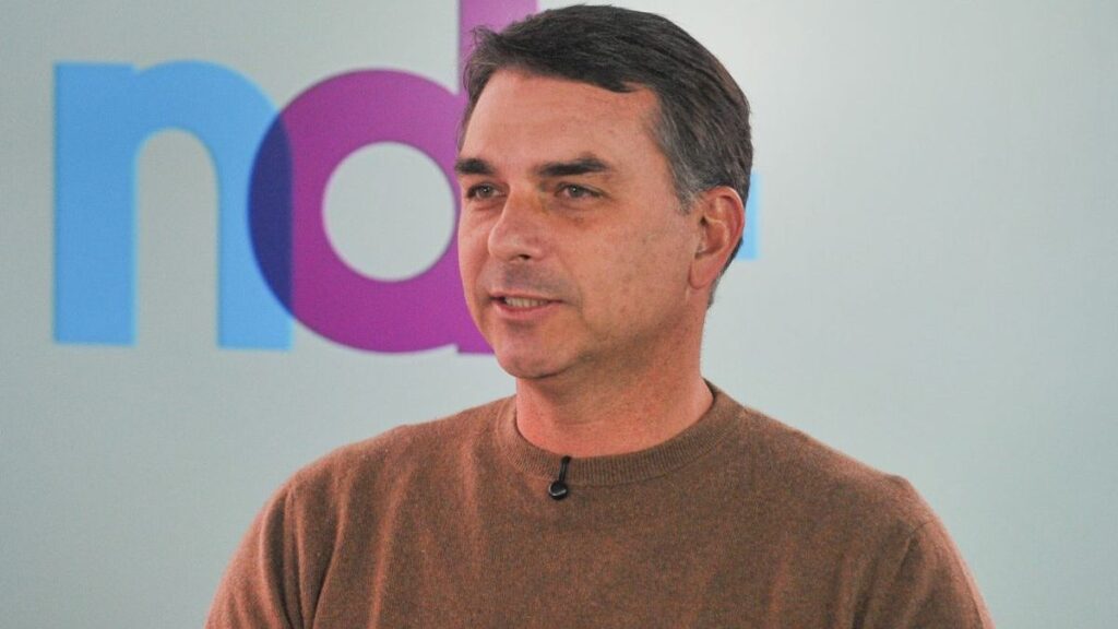 Flávio Bolsonaro Destaca Prioridades para Santa Catarina em Entrevista: Infraestrutura e Segurança em Foco Flávio Bolsonaro Destaca Prioridades para Santa Catarina em Entrevista: Infraestrutura e Segurança e
