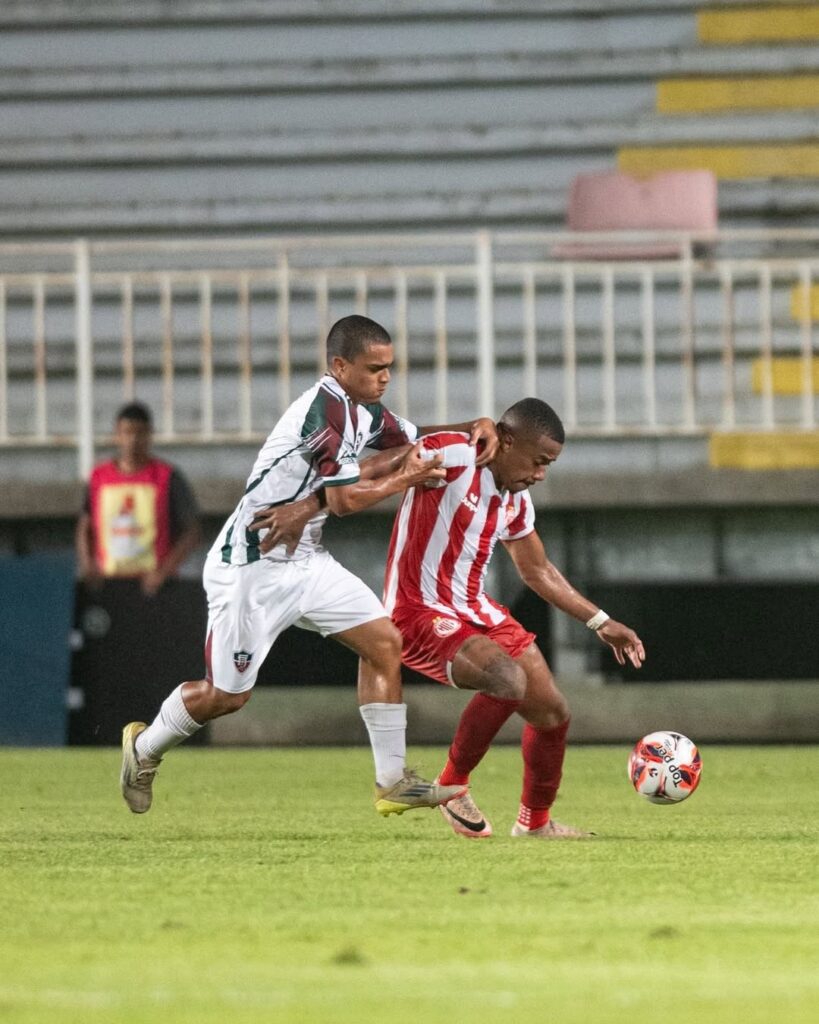Fluminense de Joinville Brilha e Conquista Vitória Contra Hercílio Luz, Assumindo o G-4 da Série B do Catarinense Fluminense de Joinville Brilha e Conquista Vitória Contra Hercílio Luz, Assumindo o G-4 da Série B d
