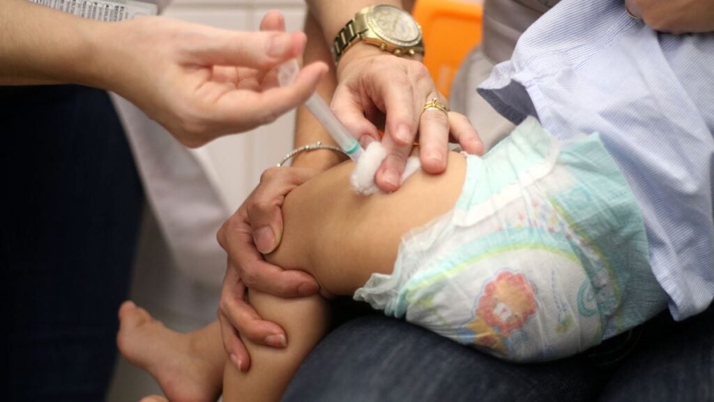 Morte de Bebê de 6 Meses Destaca Aumento da Letalidade da Meningite em SC Morte de Bebê de 6 Meses Destaca Aumento da Letalidade da Meningite em SC