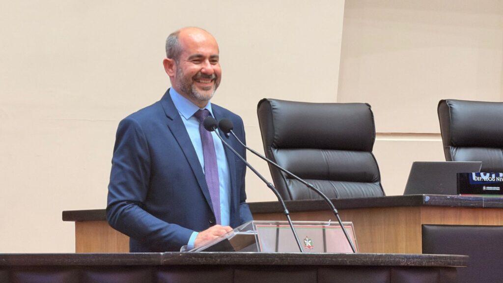 Rodrigo Fachini Assume Cargo na Alesc e Promete Foco em Infraestrutura e Segurança Pública
