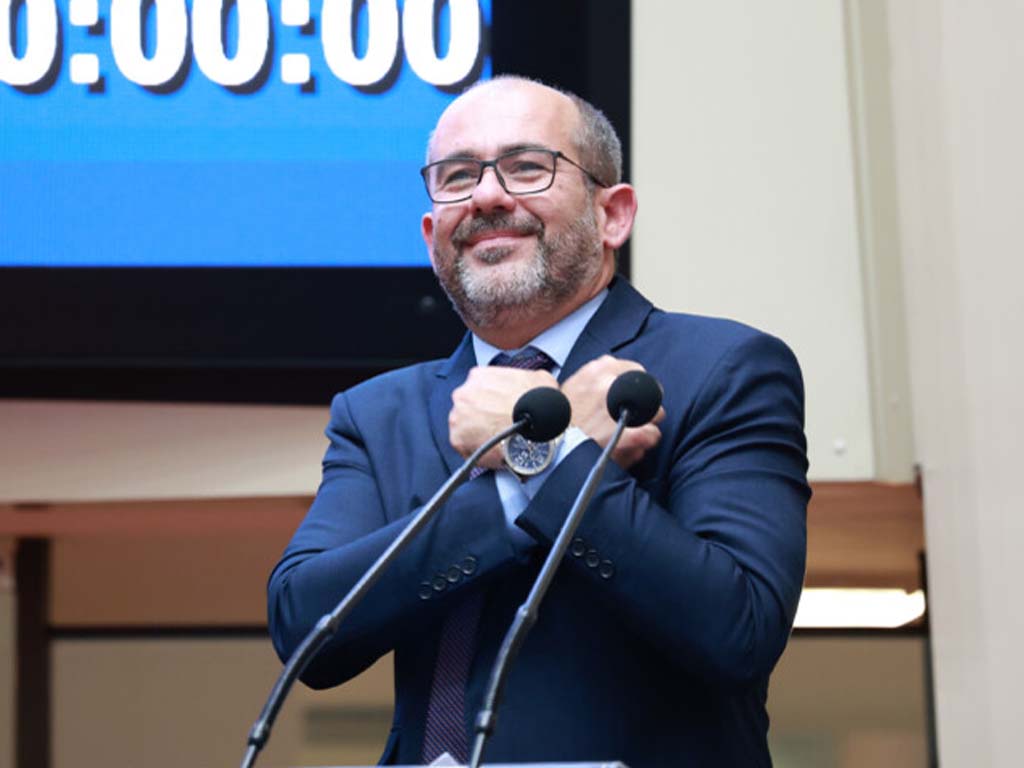 Rodrigo Fachini Assume na Assembleia Legislativa de Santa Catarina com Promessas de Mudança Rodrigo Fachini Assume na Assembleia Legislativa de Santa Catarina com Promessas de Mudança