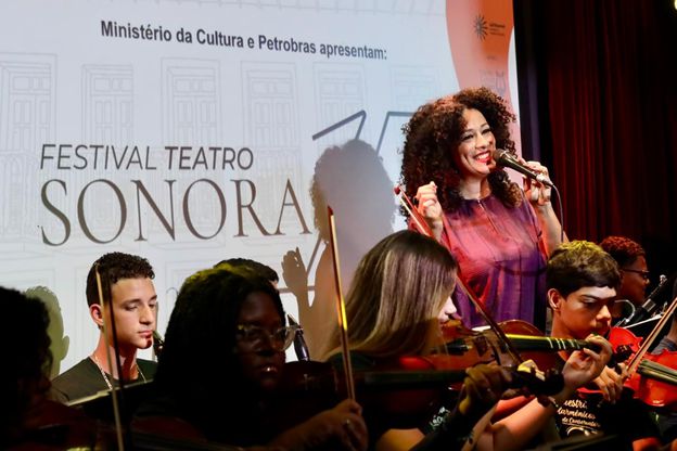 Teatro Sonora e Petrobras: Uma Parceria Cultural Revolucionária Teatro Sonora e Petrobras: Uma Parceria Cultural Revolucionária