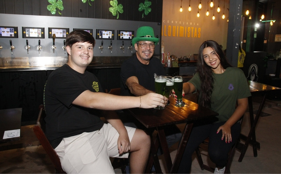 Celebrações do Dia de São Patrício: Rock, Chope Verde e Diversão em Vitória Celebrações do Dia de São Patrício: Rock, Chope Verde e Diversão em Vitória