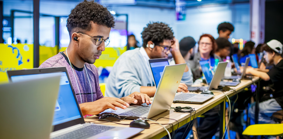 Como a IA Abre Caminhos para Jovens Talentos no Mercado de Trabalho Como a IA Abre Caminhos para Jovens Talentos no Mercado de Trabalho