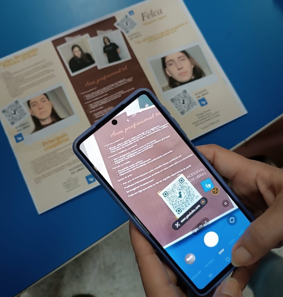 Escola de Vila Velha Cria Folder Acessível em Libras com Estudantes Escola de Vila Velha Cria Folder Acessível em Libras com Estudantes