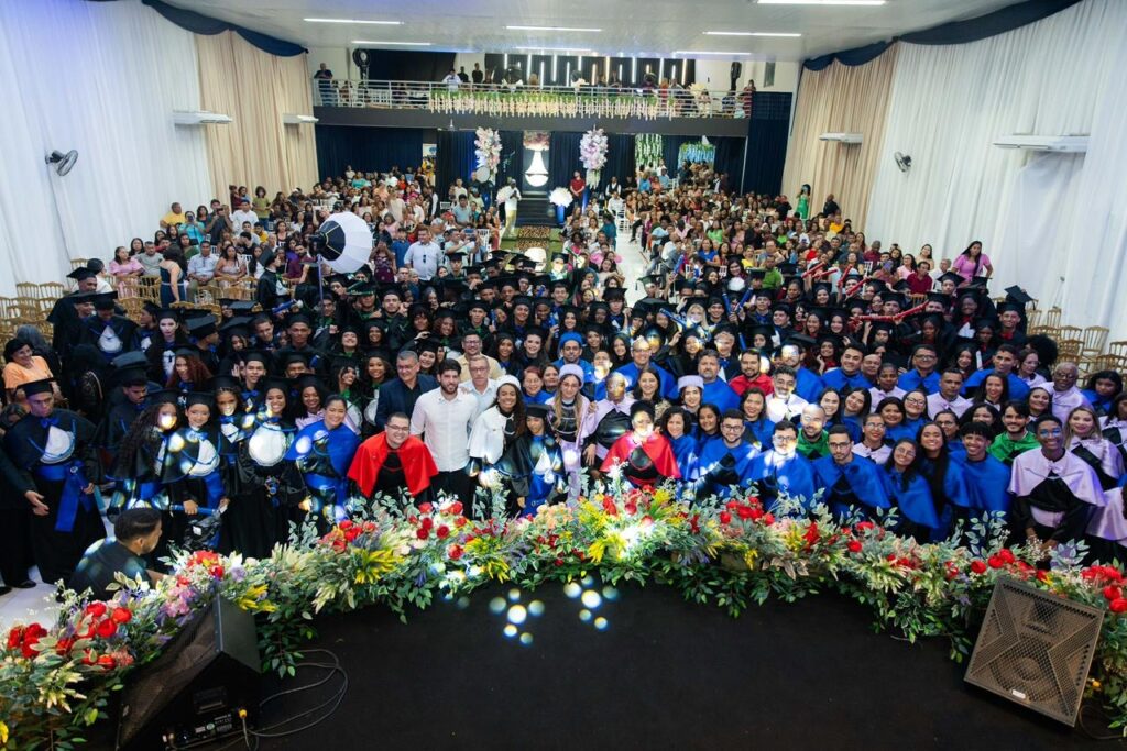 Deputado Davi Brandão Celebra Formatura do IEMA Pleno em Bacabal e Reitera Apoio à Juventude Maranhense Deputado Davi Brandão Celebra Formatura do IEMA Pleno em Bacabal e Reitera Apoio à Juventude Maranhe