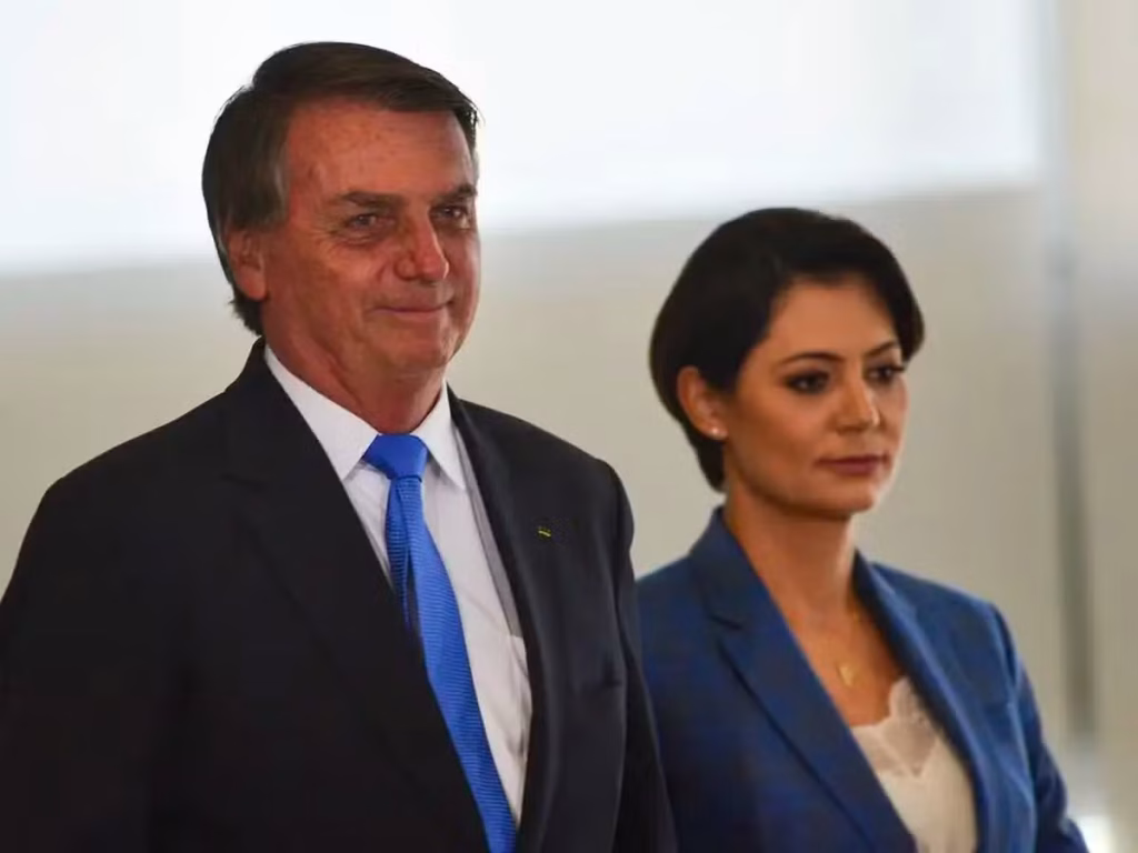 Bolsonaro Apresenta Estabilidade Após Cirurgia no Ombro e Se Prepara para Prisão Domiciliar Bolsonaro Apresenta Estabilidade Após Cirurgia no Ombro e Se Prepara para Prisão Domiciliar
