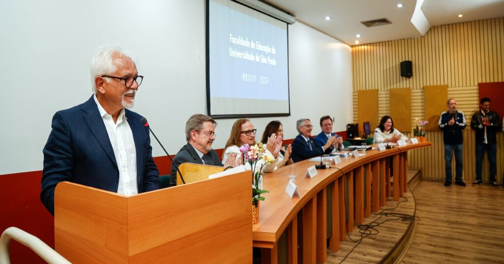 Novo Diretor e Vice-Diretora da Faculdade de Educação Comprometem-se com a Educação Pública Novo Diretor e Vice-Diretora da Faculdade de Educação Comprometem-se com a Educação Pública