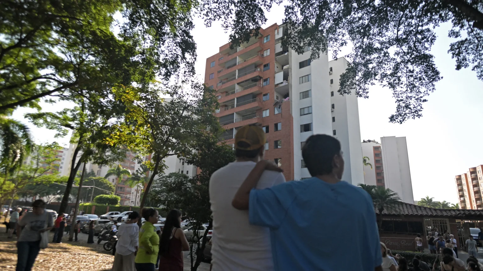 Terremoto de 7,4 na Colômbia Abala Cidades e Deixa Feridos