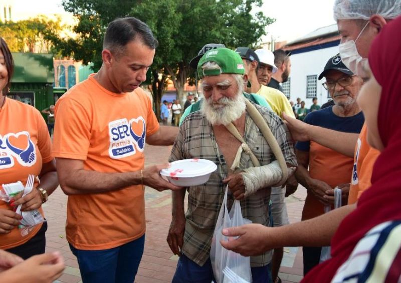 Governo de MT Realiza Ceia de Natal para Pessoas em Situação de Rua em Cuiabá Governo de MT Realiza Ceia de Natal para Pessoas em Situação de Rua em Cuiabá