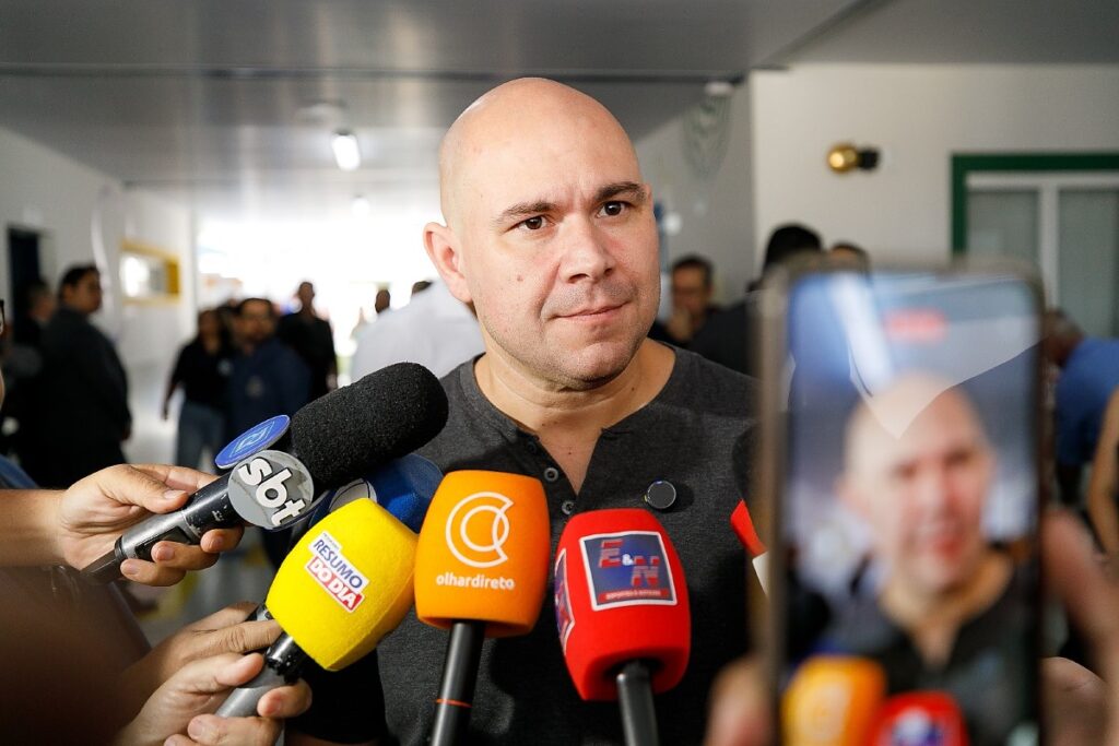 Prefeito Abilio sanciona lei de Ranalli que torna obrigatória a execução do Hino Nacional nas escolas de Cuiabá Prefeito Abilio sanciona lei de Ranalli que torna obrigatória a execução do Hino Nacional nas escola