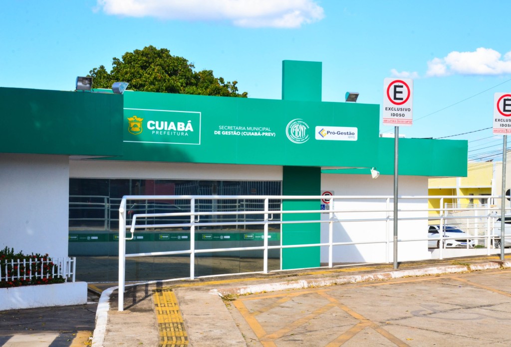 Aposentados e Pensionistas de Cuiabá Recebem Pagamento em Dia Aposentados e Pensionistas de Cuiabá Recebem Pagamento em Dia