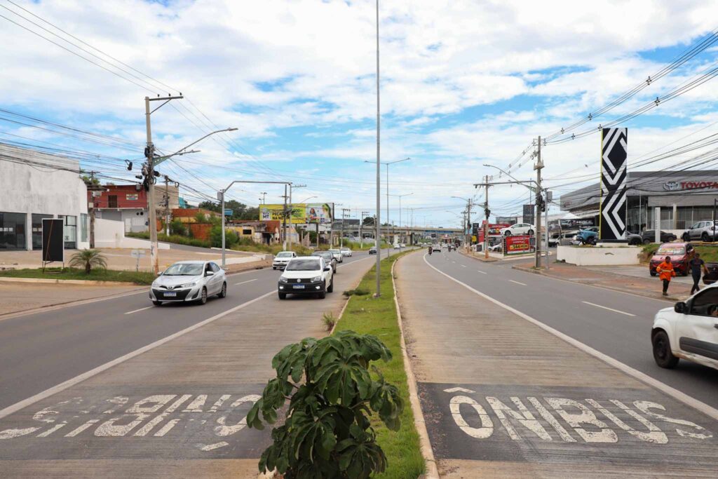 Avenida da FEB: Quatro Semáforos com Botoeira para Segurança Viária em Várzea Grande Avenida da FEB: Quatro Semáforos com Botoeira para Segurança Viária em Várzea Grande