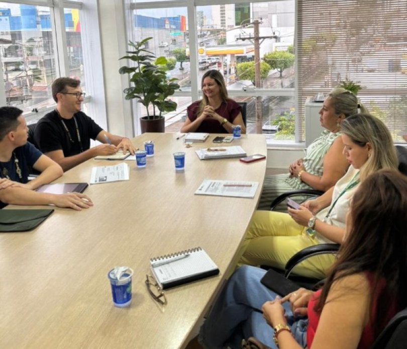 Fortalecendo a Saúde de Cuiabá: Diálogo e Estratégias em Foco Fortalecendo a Saúde de Cuiabá: Diálogo e Estratégias em Foco
