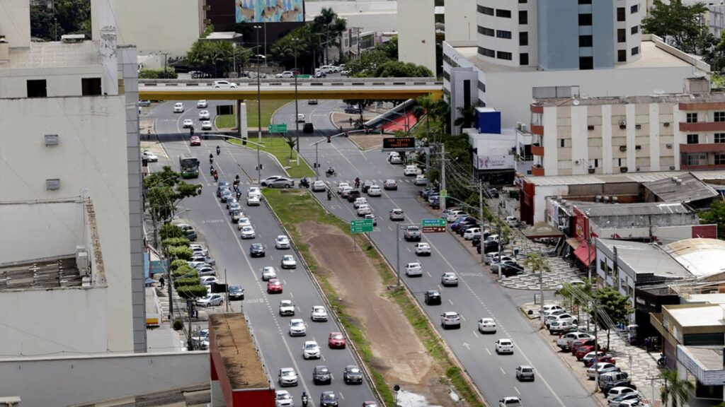 Mudanças no Trânsito: Avenida do CPA Adapta-se às Obras do BRT em Cuiabá Mudanças no Trânsito: Avenida do CPA Adapta-se às Obras do BRT em Cuiabá