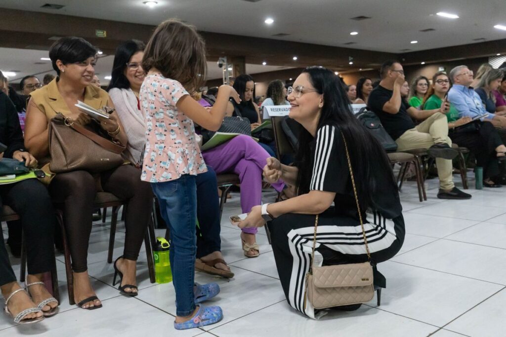 Samantha Iris Fortalece Relações com Educadores e Destaca Importância da Educação Infantil