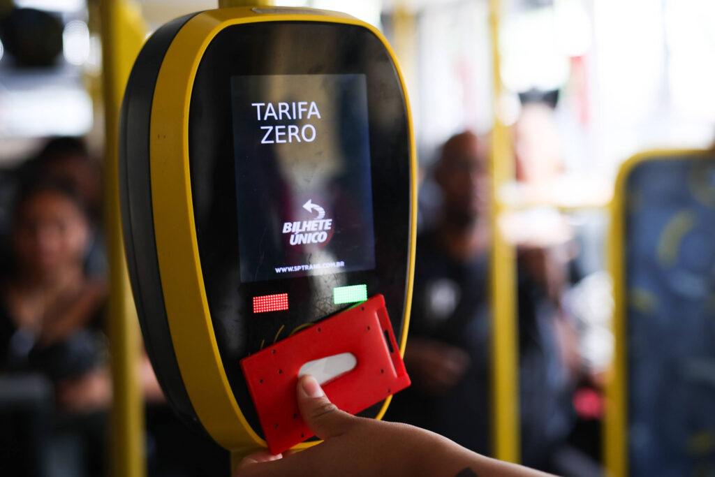 Tarifa Zero: Uma Política que Aumenta a Desigualdade no Brasil Tarifa Zero: Uma Política que Aumenta a Desigualdade no Brasil